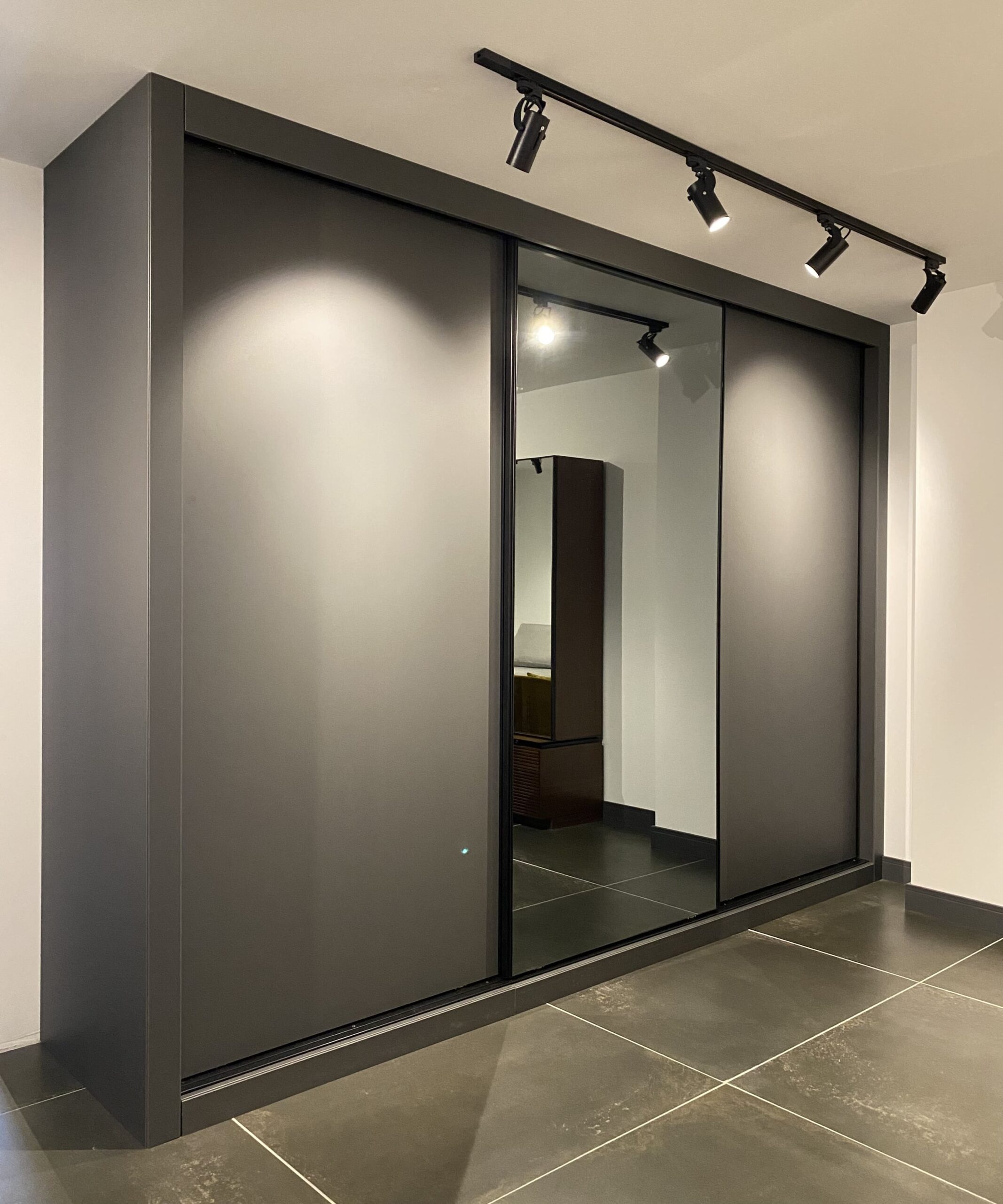 Placard avec 3 portes coulissantes